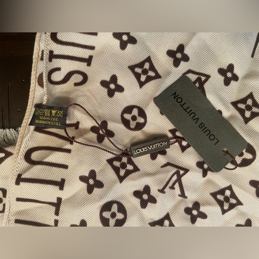 Louis Vuitton Monogram Patterned Scarf/wrap